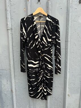 Michael Michael Kors Black & White Faux Wrap, size M